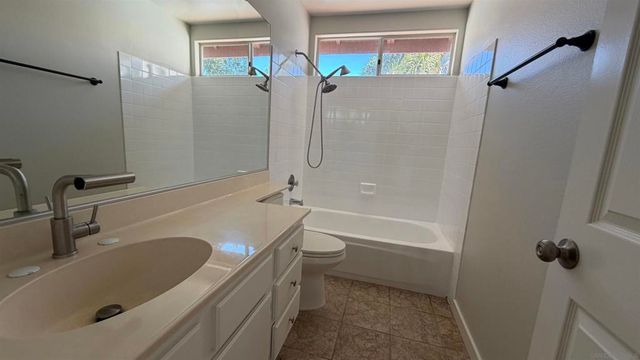 1827 Corte Amarillo, Oceanside, CA 92056