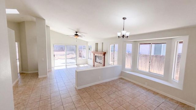 1827 Corte Amarillo, Oceanside, CA 92056