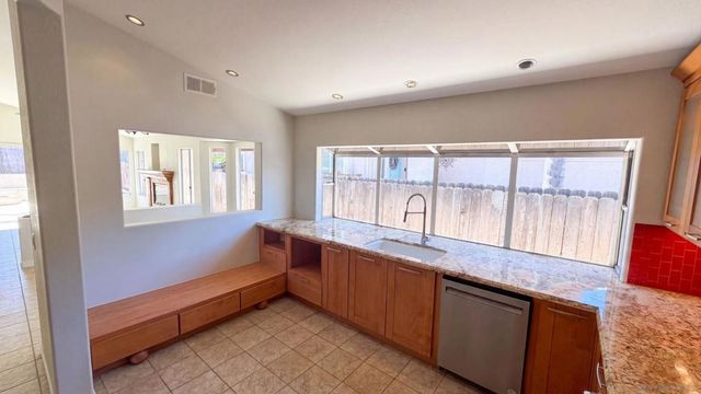 1827 Corte Amarillo, Oceanside, CA 92056