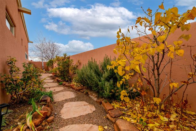 1 Periwinkle, Santa Fe, NM 87507