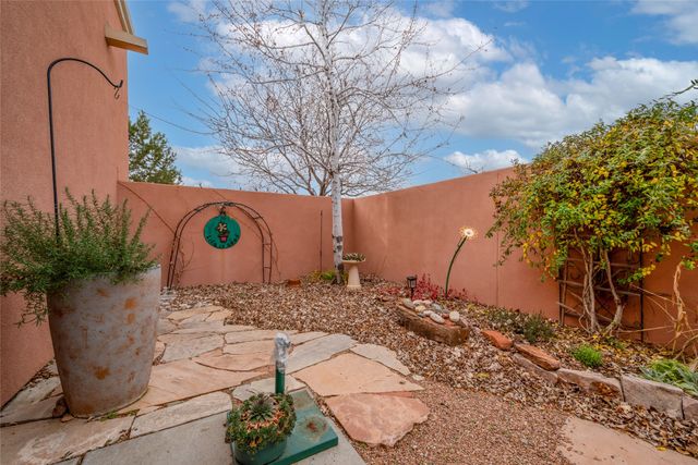 1 Periwinkle, Santa Fe, NM 87507