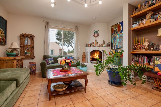 1 Periwinkle, Santa Fe, NM 87507