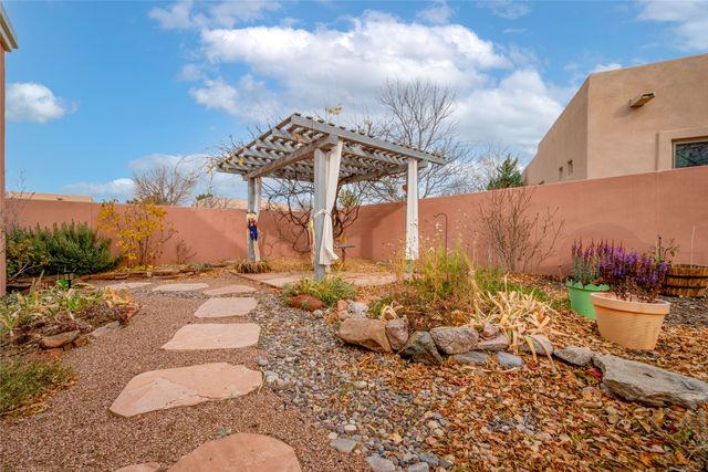 1 Periwinkle, Santa Fe, NM 87507