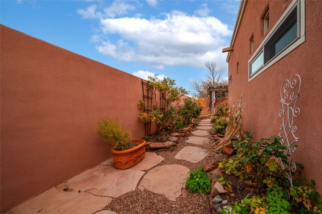 1 Periwinkle, Santa Fe, NM 87507