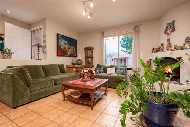 1 Periwinkle, Santa Fe, NM 87507