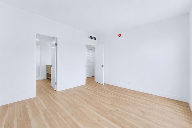 3230 S Ocean Boulevard E-410, Palm Beach, FL 33480