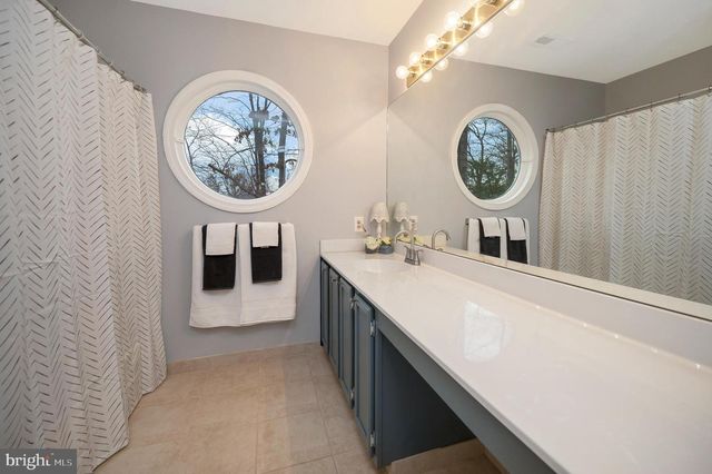 2005 LAKEVIEW PKWY, Locust Grove, VA 22508