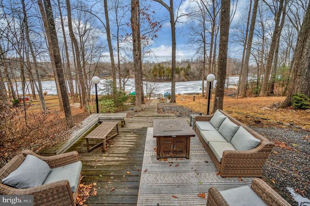 2005 LAKEVIEW PKWY, Locust Grove, VA 22508