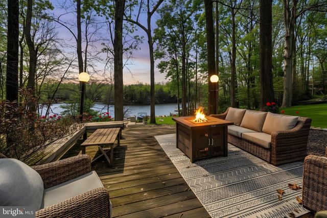 2005 LAKEVIEW PKWY, Locust Grove, VA 22508