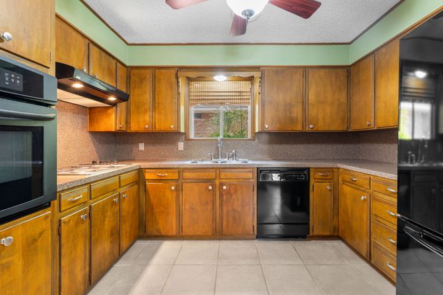 4907 Lake Englewood Drive, Waco, TX 76710