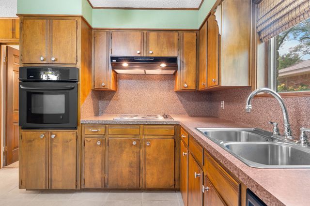 4907 Lake Englewood Drive, Waco, TX 76710