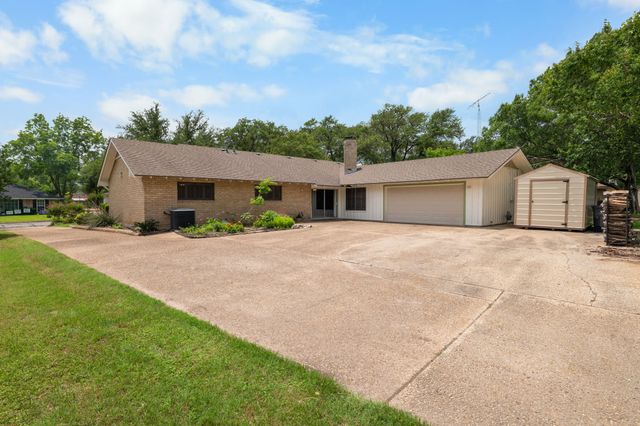 4907 Lake Englewood Drive, Waco, TX 76710