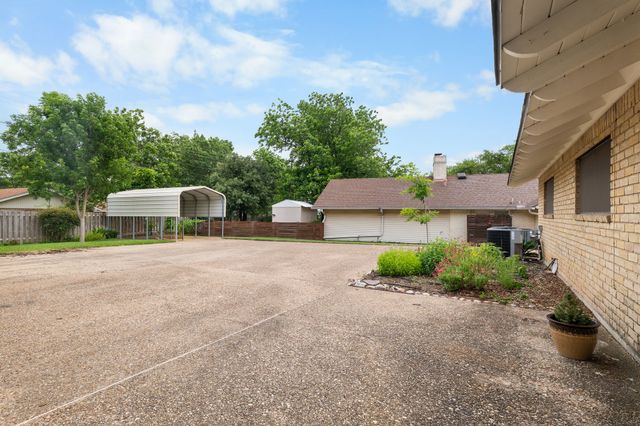 4907 Lake Englewood Drive, Waco, TX 76710