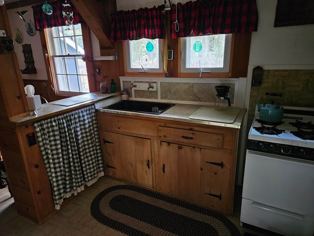 14 Halls Road, Albany, NH 03818