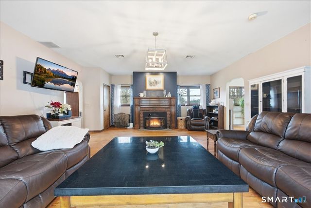 110 Butlertown Road, Waterford, CT 06385