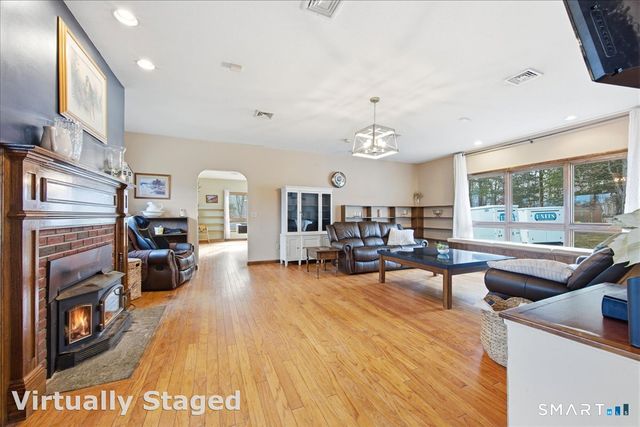 110 Butlertown Road, Waterford, CT 06385