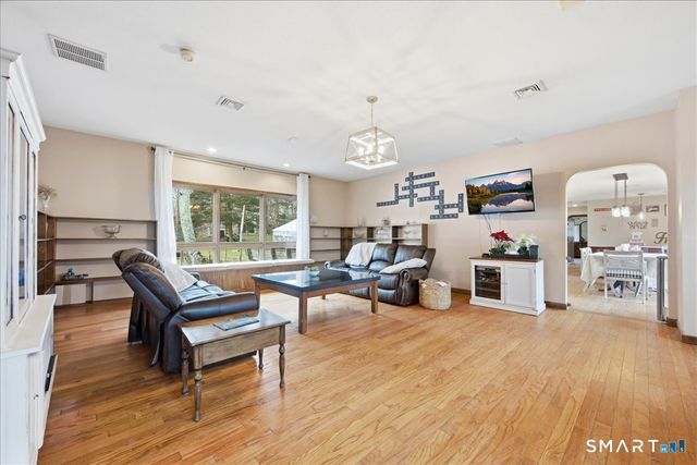 110 Butlertown Road, Waterford, CT 06385