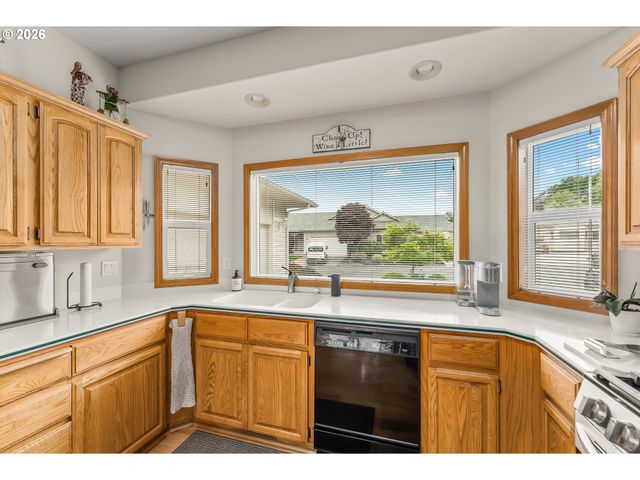 371 Nw RACHEL LYNN Way, Roseburg, OR 97471