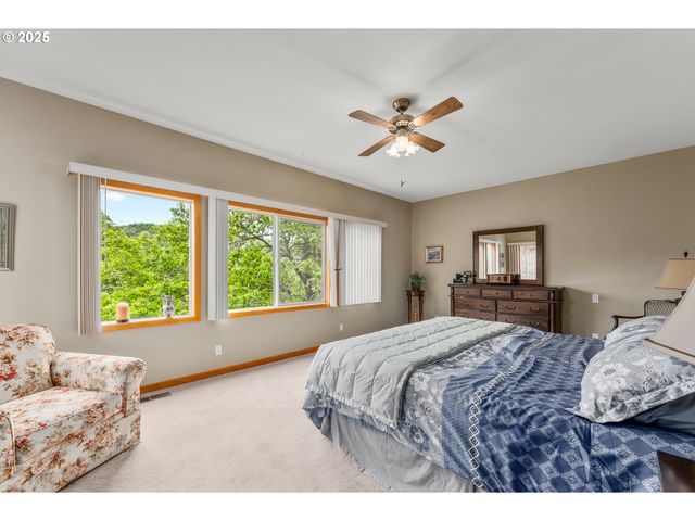 371 Nw RACHEL LYNN Way, Roseburg, OR 97471