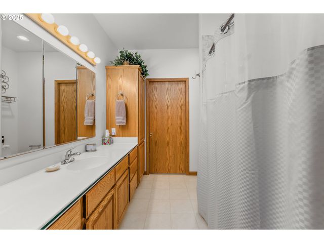 371 Nw RACHEL LYNN Way, Roseburg, OR 97471