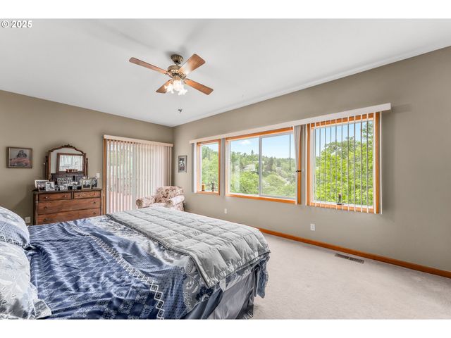 371 Nw RACHEL LYNN Way, Roseburg, OR 97471