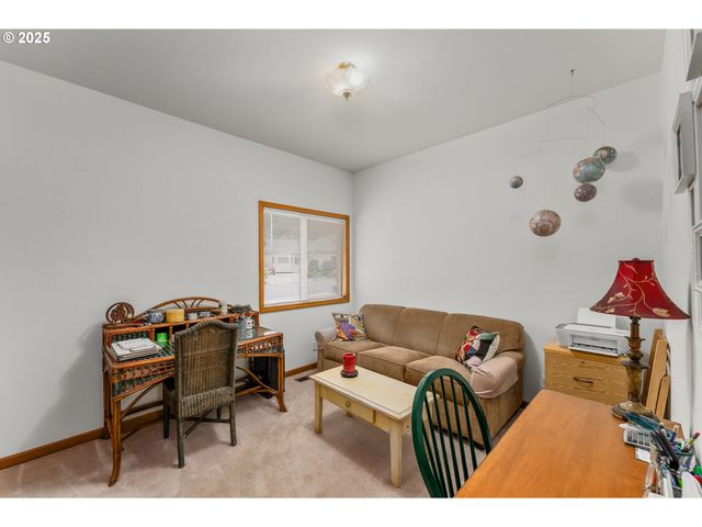 371 Nw RACHEL LYNN Way, Roseburg, OR 97471