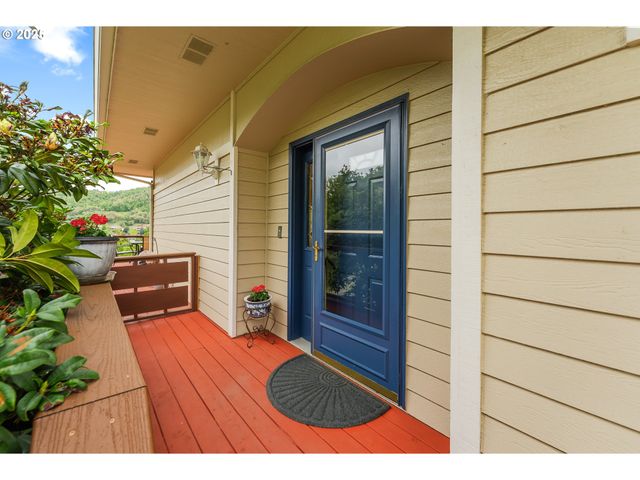 371 Nw RACHEL LYNN Way, Roseburg, OR 97471