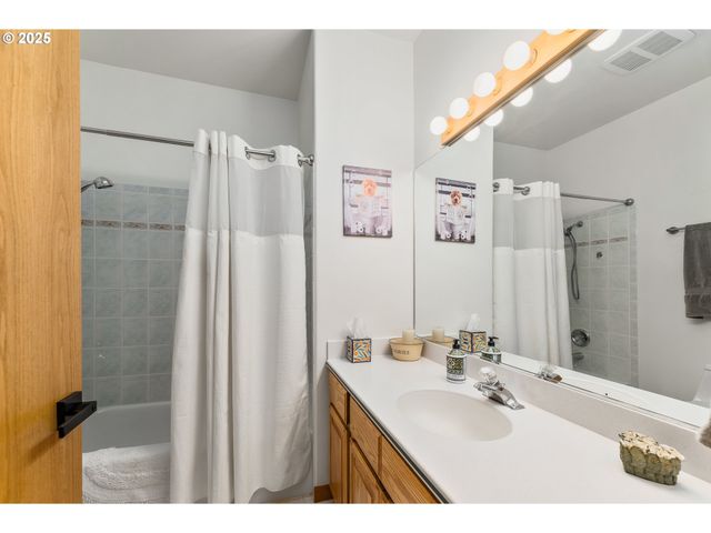 371 Nw RACHEL LYNN Way, Roseburg, OR 97471