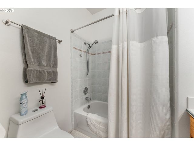 371 Nw RACHEL LYNN Way, Roseburg, OR 97471