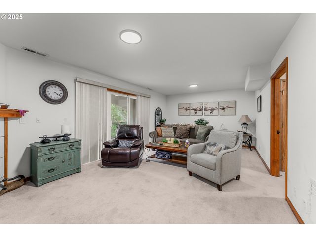 371 Nw RACHEL LYNN Way, Roseburg, OR 97471