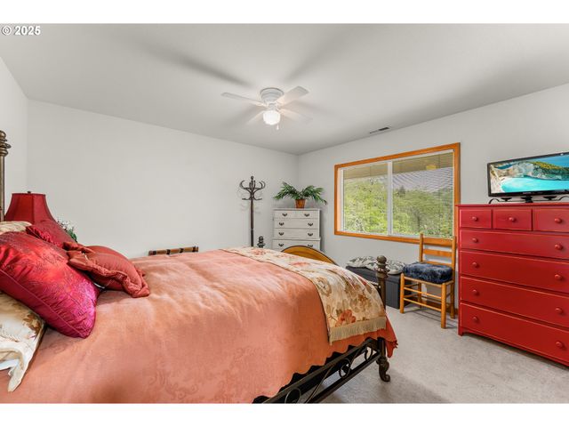 371 Nw RACHEL LYNN Way, Roseburg, OR 97471