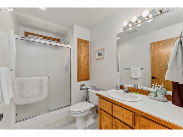 371 Nw RACHEL LYNN Way, Roseburg, OR 97471