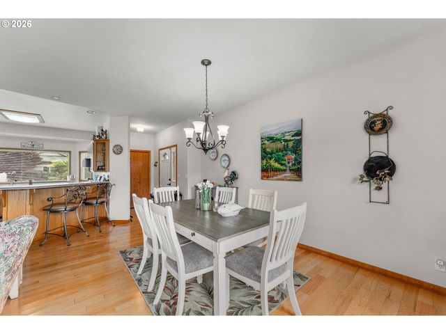 371 Nw RACHEL LYNN Way, Roseburg, OR 97471