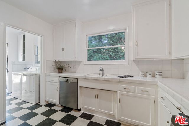 3031 S Bentley Avenue, Los Angeles, CA 90034