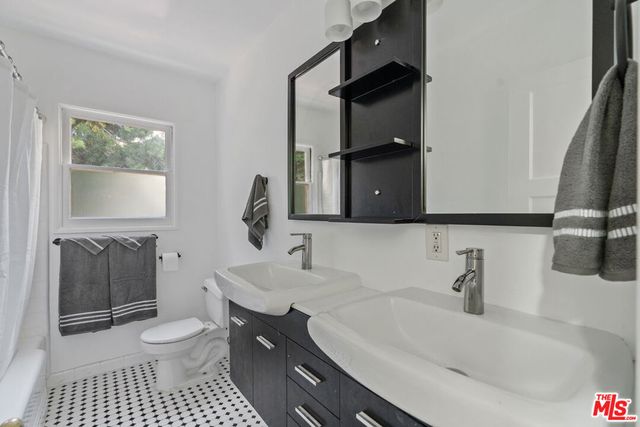 3031 S Bentley Avenue, Los Angeles, CA 90034