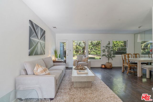 3031 S Bentley Avenue, Los Angeles, CA 90034