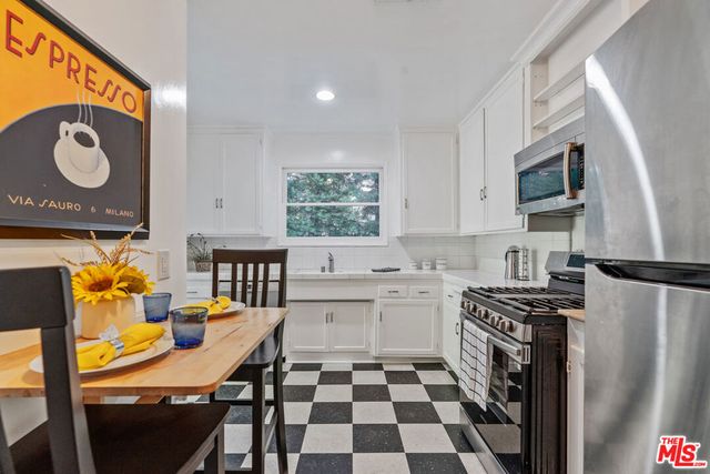 3031 S Bentley Avenue, Los Angeles, CA 90034