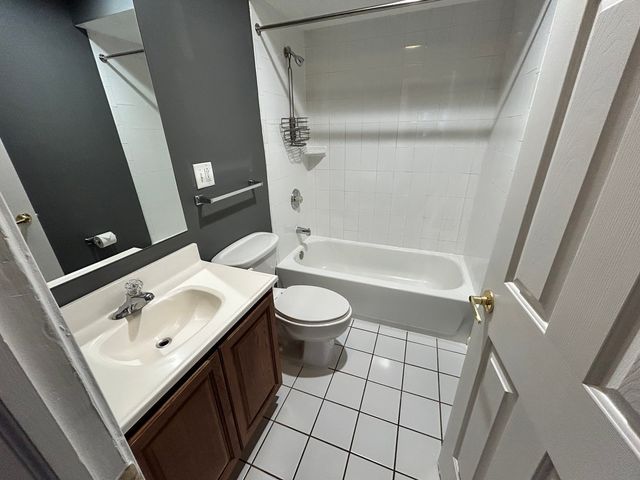 1845 White Chapel Drive 2A, Mount Prospect, IL 60056