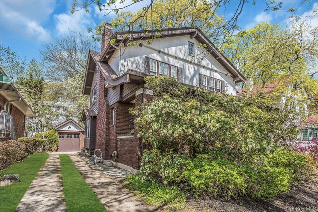 116 82nd Road, Kew Gardens, NY 11415