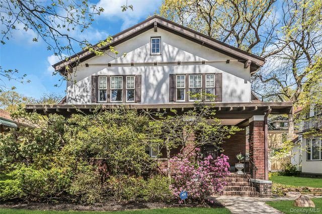 116 82nd Road, Kew Gardens, NY 11415