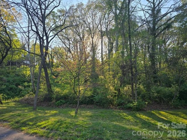 969 8th Avenue NW, Hickory, NC 28601