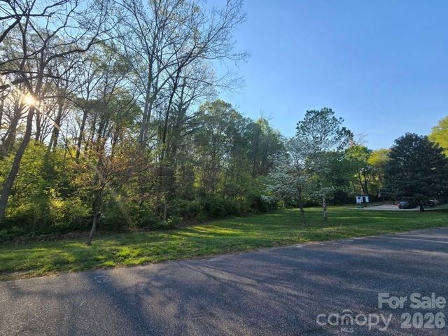 969 8th Avenue NW, Hickory, NC 28601