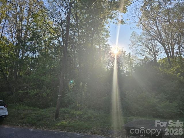 969 8th Avenue NW, Hickory, NC 28601