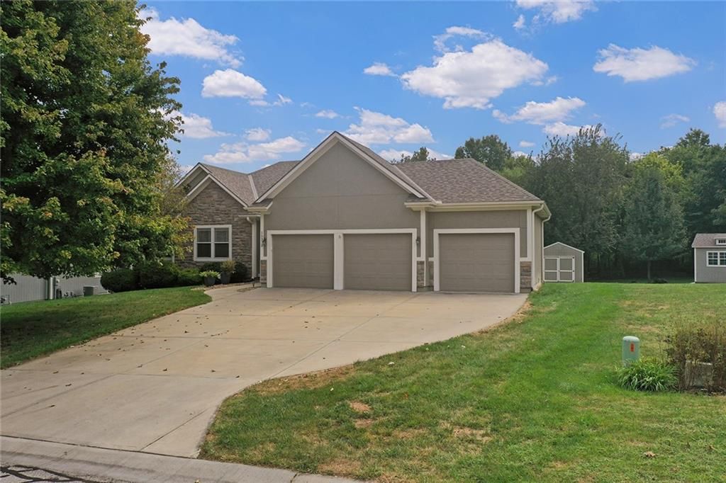 15373 Bradfort Court, Basehor, KS 66007