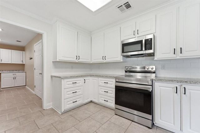 2060 Quailridge Drive, Lake Charles, LA 70611