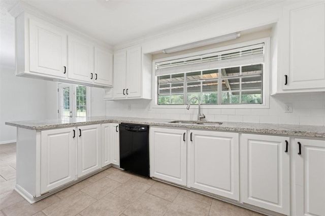 2060 Quailridge Drive, Lake Charles, LA 70611