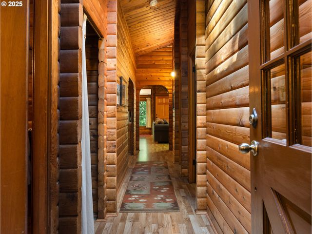 22505 E LOLO PASS Rd, Rhododendron, OR 97049