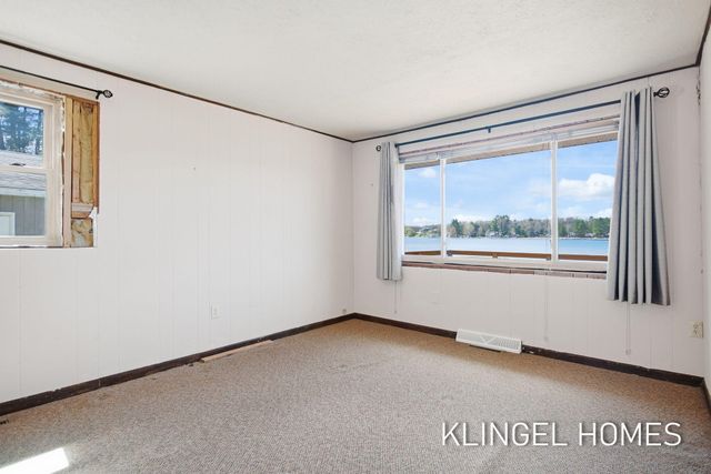 2091 Lake Avenue, Twin Lake, MI 49457