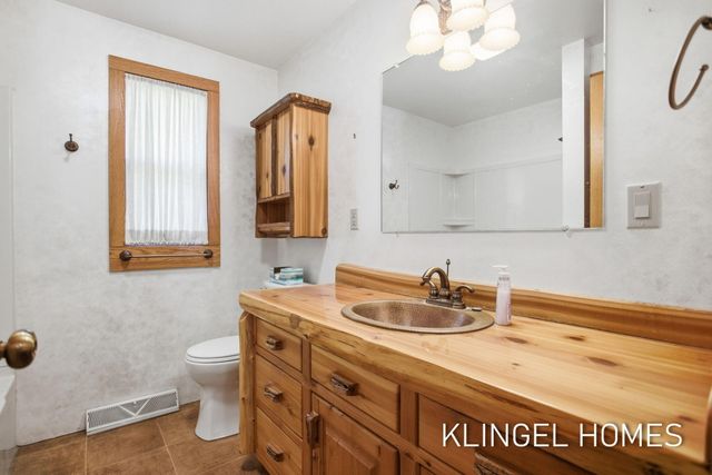2091 Lake Avenue, Twin Lake, MI 49457
