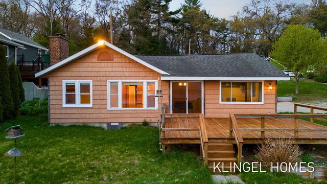 2091 Lake Avenue, Twin Lake, MI 49457